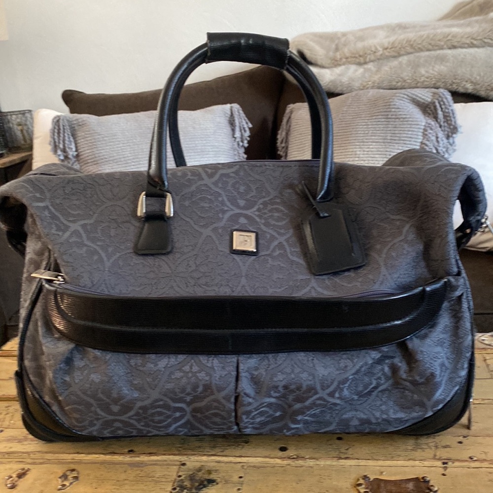 DVF DIANE VON FURSTENBURG BRAND METALLIC CARRY-ON BAG ROLLING DUFFEL LUGGAGE